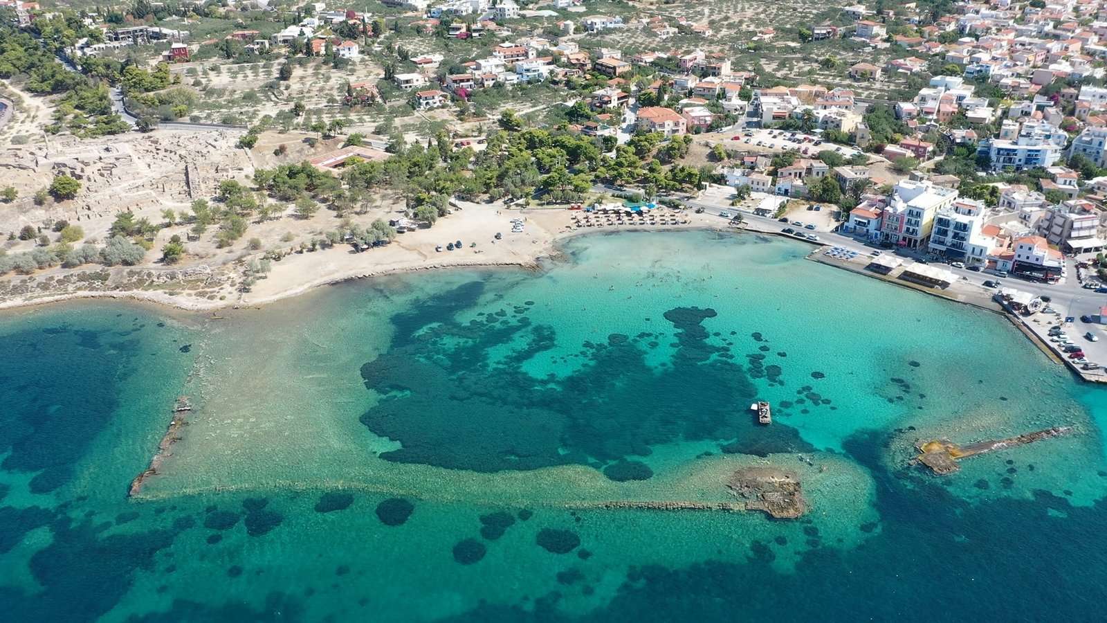 Extensive training on coastal and underwater systematic documentation methods and techniques